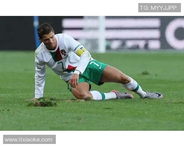 银色发型的足球明星们如何通过独特造型展现个人魅力与赛场风采